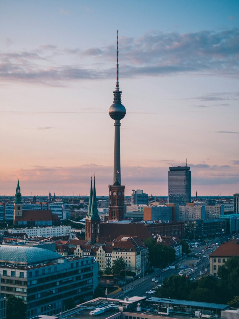 Berliner Fernsehturm am Alexanderplatz (Foto: Unsplash)